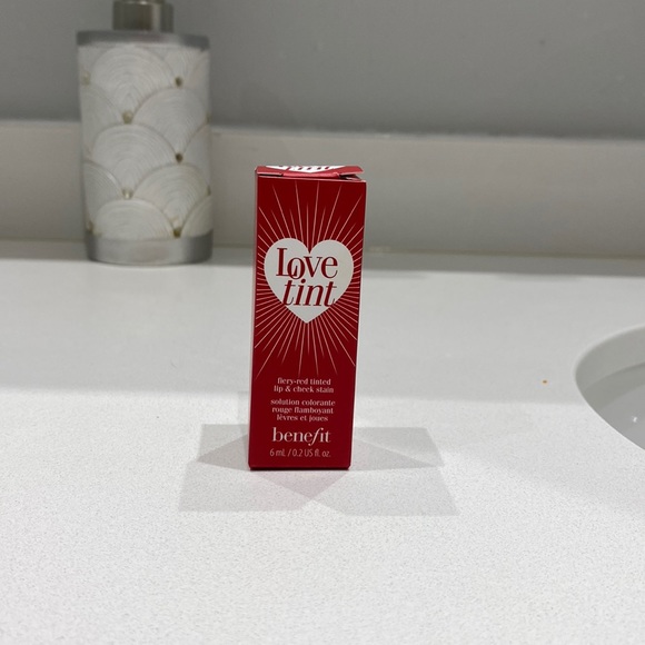 Love tint - lip and cheek stain - Picture 1 of 3